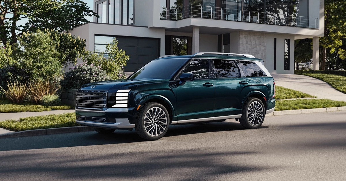 Hyundai Palisade front three-quarter exterior