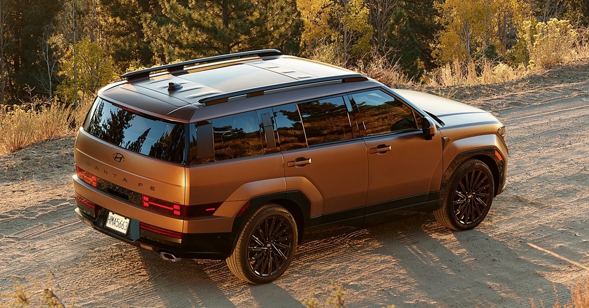 Hyundai Santa Fe side profile view