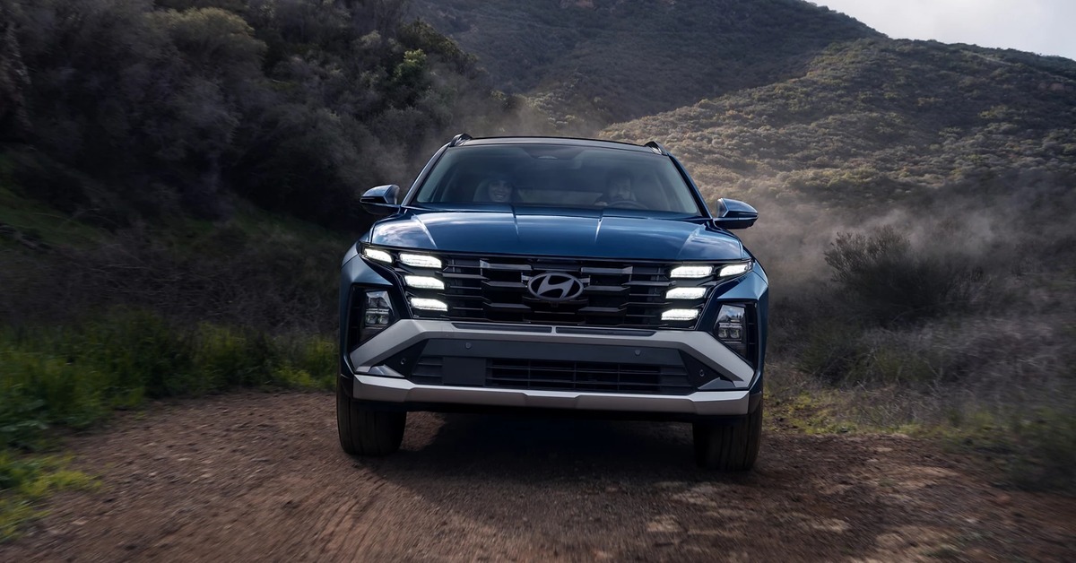 Hyundai Tucson front exterior view